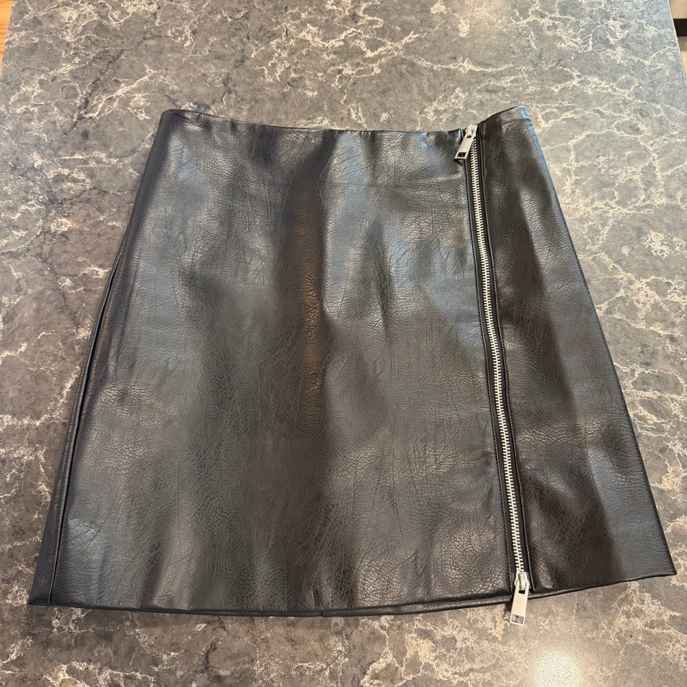 H&M Faux Leather Skirt With Silver Zipper - Picture 1 of 7